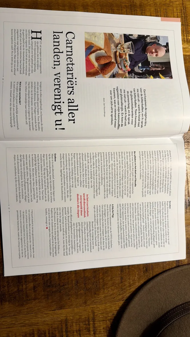 Opengeslagen VFVO-magazine met het artikel Carnetariërs aller landen, verenigt u!